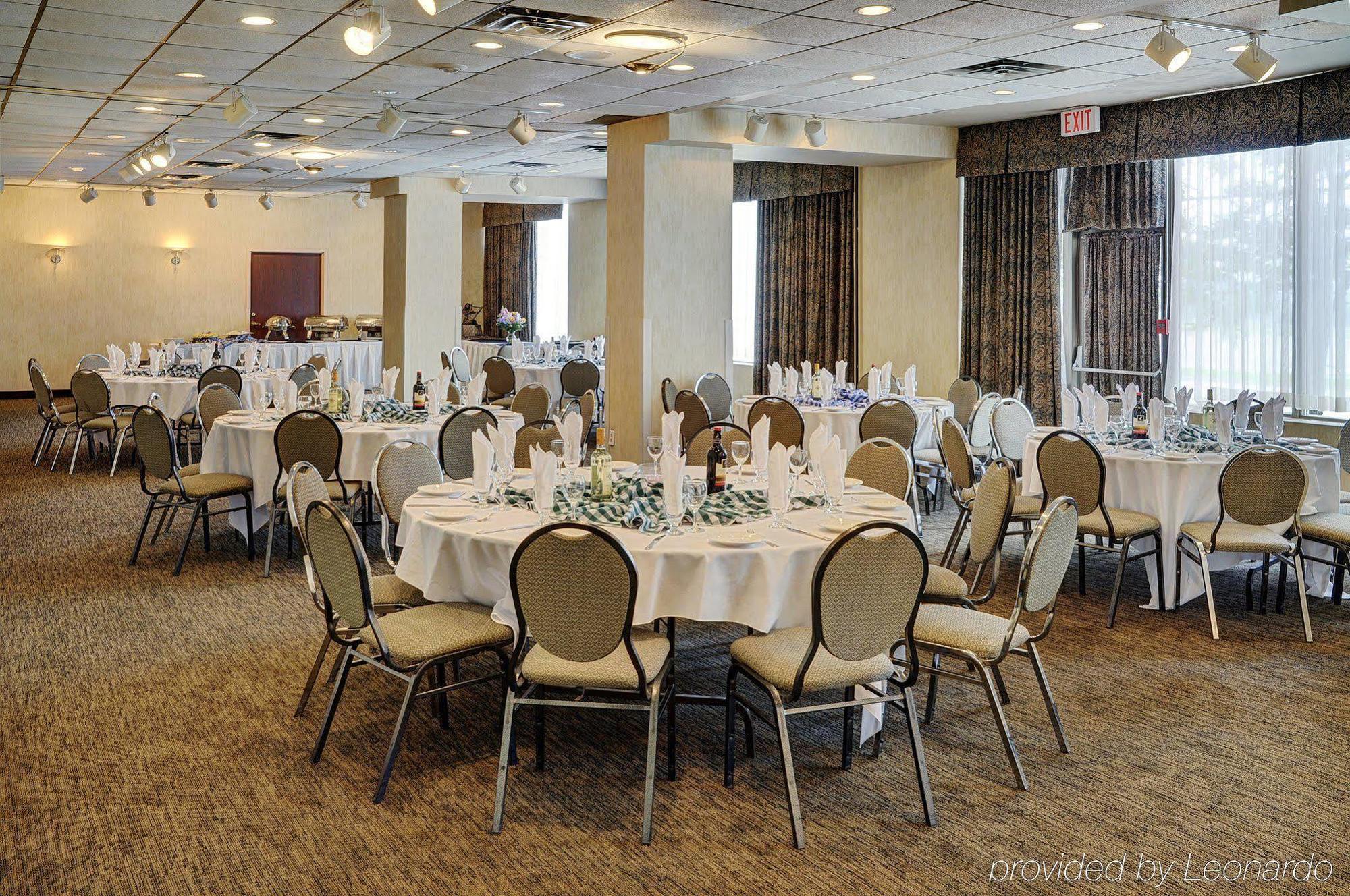 Embassy Suites By Hilton Toronto Airport Exterior photo